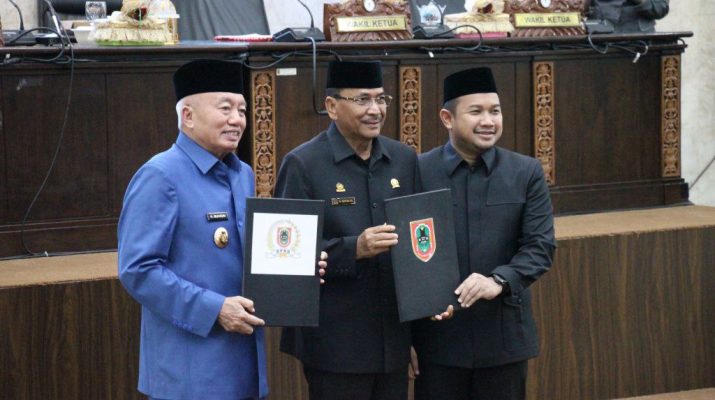 Muhidin Apresiasi Kerja Keras DPRD Kalsel dalam Pembahasan Raperda Grand Desain Pembangunan Kependudukan Kalsel 2025-2045