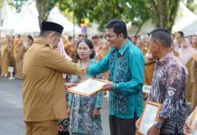 Suasana Haru Apel ASN HST, Bupati Samsul Rizal Pimpin Doa untuk Korban Bencana dan Apresiasi 157 Purnabakti