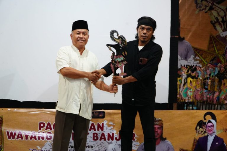 Wayang Kulit Banjar di Tala, Antara Tontonan dan Amanat Pelestarian