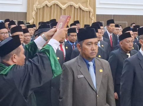 Wali Kota Banjarbaru Lantik 130 Pejabat Sekaligus, Tekankan Pelayanan Publik dan Kinerja Totalitas