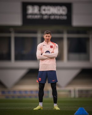 Robert Lewandowski Rela Potong Gaji Demi Bertahan di Barcelona