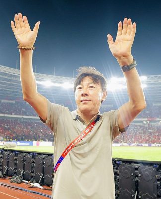 Shin Tae-yong Tunjukkan Kepedulian, Kirim Bantuan Kebutuhan Pokok untuk Korban Bencana di Aceh Tamiang