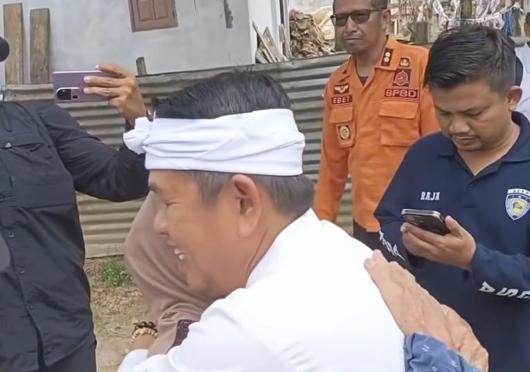 Momen Haru, Gubernur Jabar Dedi Mulyadi Temukan Saudara di Pengungsian Aceh