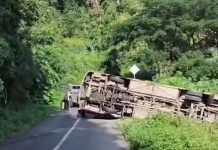 Bus Rombongan Sat Pol PP dan Damkar Tabalong Terbalik di  Tanjakan Aranio