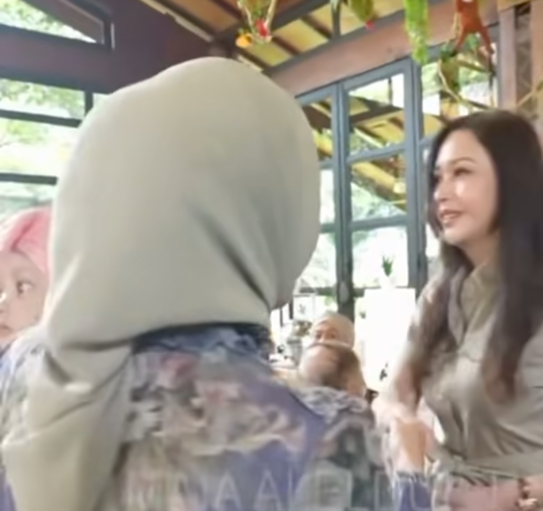 Momen Mulan Jameela Datangi Maia di Gender Reveal Al Ghazali dan Alyssa 'Sakit Hati Banget'