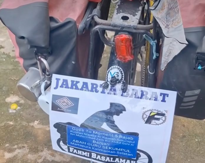 Jemaah 5 Rajab di Sekumpul Rela Gowes dari Jakarta