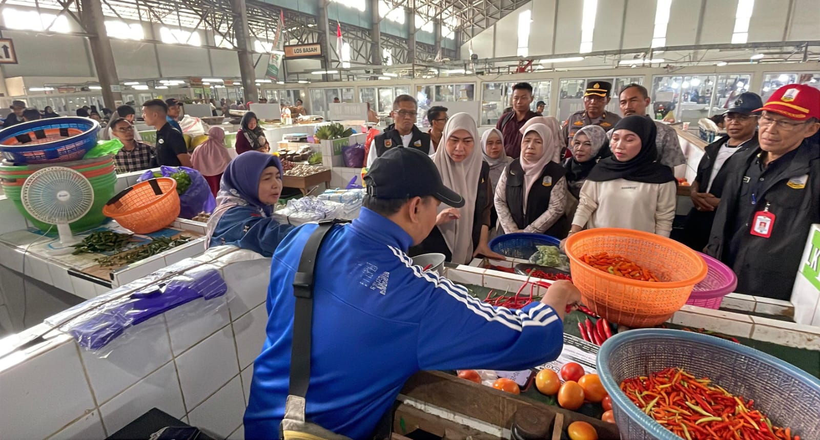 Wali Kota Banjarbaru, Hj. Erna Lisa Halaby, saat mendatangi1