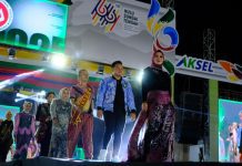 Pesona Sasirangan, Semarakkan Fashion Show 2025 Hari Jadi ke-66 HST