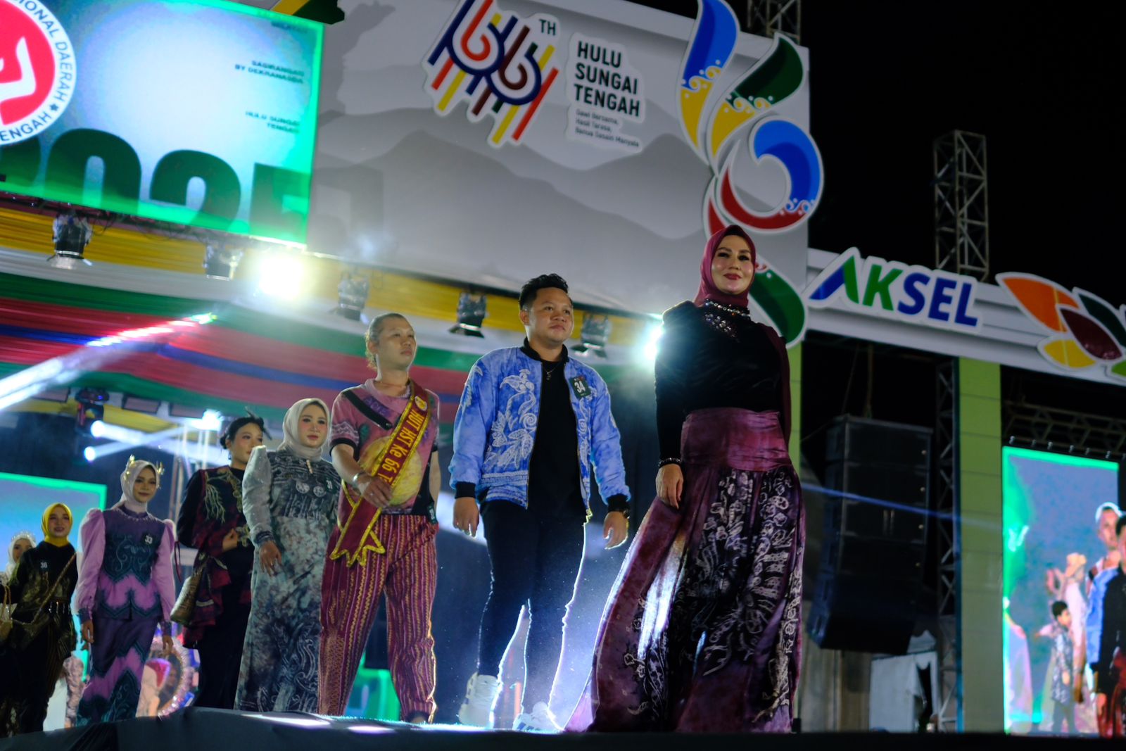 Pesona Sasirangan, Semarakkan Fashion Show 2025 Hari Jadi ke-66 HST