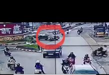 Laka Lantas R4 vs R2 di Simpang 3 Angsau Terekam Kamera CCTV