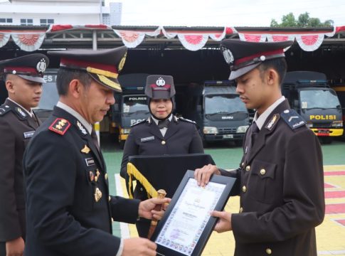 Respons Cepat dan Peduli, Bripda Tamsa Raih Penghargaan di Hari Bela Negara ke 77 Polres HST