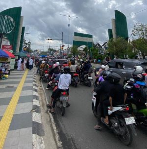 Lalu Lintas Jalan Dekat Masjid Pancasila Menuju Sekumpul Macet Jelang Momen 5 Rajab