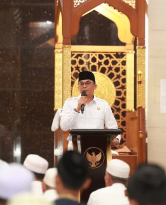 Dari Masjid Agung Al Falah, Bupati Andi Rudi Latif Serukan Ukhuwah di Momentum Isra Mi’raj