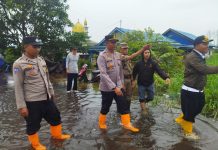 Uji Kelayakan Posko Pengungsian, Kapolsek Bati-Bati Desak Keamanan Maksimal bagi Korban Banjir