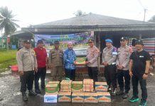 Polres Tanah Laut Salurkan Bantuan untuk Pengungsi di Bati Bati