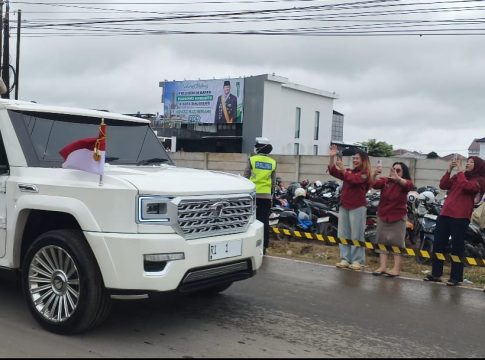 Demi Lihat Presiden Prabowo, Novi Rela Datang Pagi ke Jalan Trikora