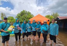 TP PKK Tanah Laut Terjang Lokasi Banjir di Kurau: Anak-Anak Jadi Perhatian Khusus