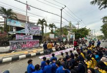 Jalan Lambung Mangkurat Ditutup, Mahasiswa Kembali Gelar Aksi Demo