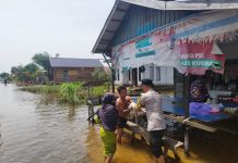 Waspada Banjir, Polsek Kurau Sisir Posko Pengungsian Pastikan Keselamatan Warga