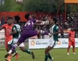 Tendangan Kungfu Kiper PSIR Rembang Viral, Minta Maaf tapi Terancam Sanksi Seumur Hidup