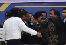 Menteri KKP Sakti Wahyu Trenggono Pingsan saat Upacara Penghormatan Korban Pesawat ATR