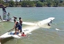 DETIK-DETIK Penyelamatan 13 Korban Pesawat Smart Air di Laut Nabire, Bertahan di Atas Badan Pesawat!