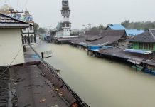 Banjir di Desa Kelampayan Hampir Tutupi Atap Rumah Warga
