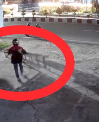 Terekam CCTV, Pencuri Tangga di Ruko Jalan A Yani km 32 Banjarbaru