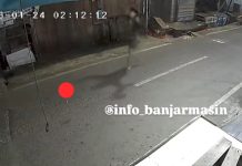 Video CCTV Remaja Diduga Membawa Batu Resahkan Pedagang Pasar Lama