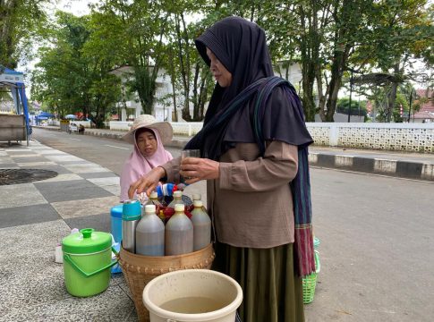 Penjual Jamu Gendong Legendaris Barabai! Ini Racikan Jamu Paling Diburu dari Sikam Mutami
