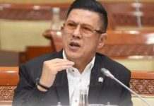 DPR Soroti Kehadiran Prajurit TNI Berdiri di Ruang Sidang Nadiem