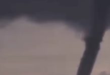 VIRAL! Warga Rekam Waterspout Muncul di Perairan Desa Tarjun Kotabaru, Fenomena Mirip Puting Beliung di Laut