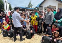 Wapres Gibran Salurkan 1.000 Paket Sembako untuk Korban Banjir Bandang di Tebing Tinggi Balangan