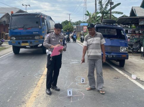 Motor Honda PCX Tabrak Pick Up di Pemangkih, Pengendara Terluka