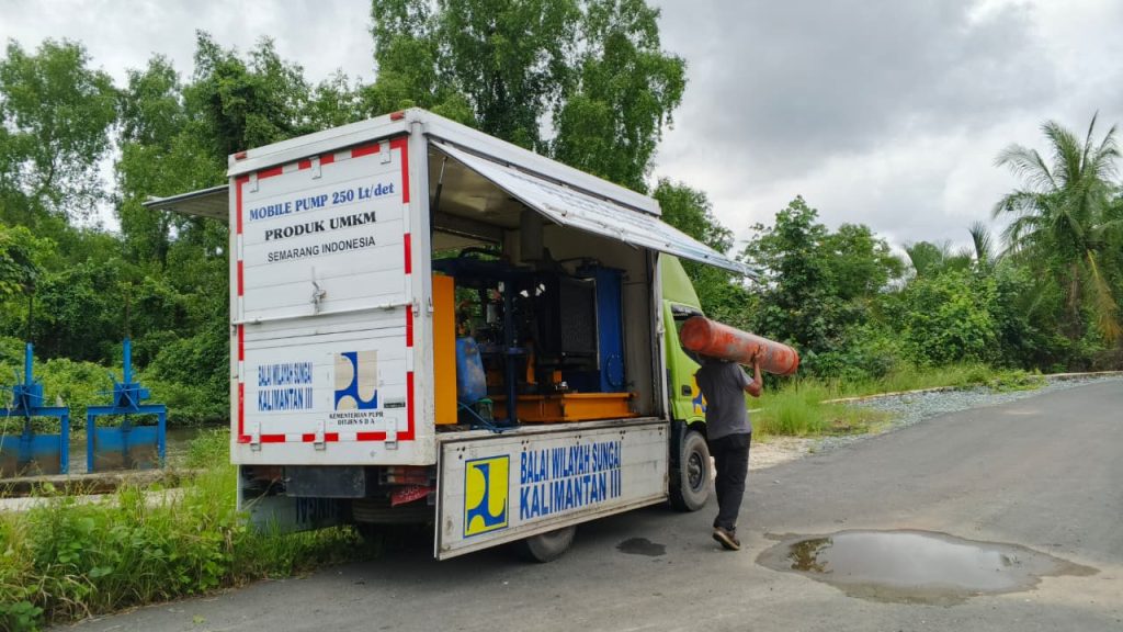 Krisis Banjir Kurau, Pemkab Tanah Laut Buat Solusi Instan Pompa Air dan Pintu Air Permanen