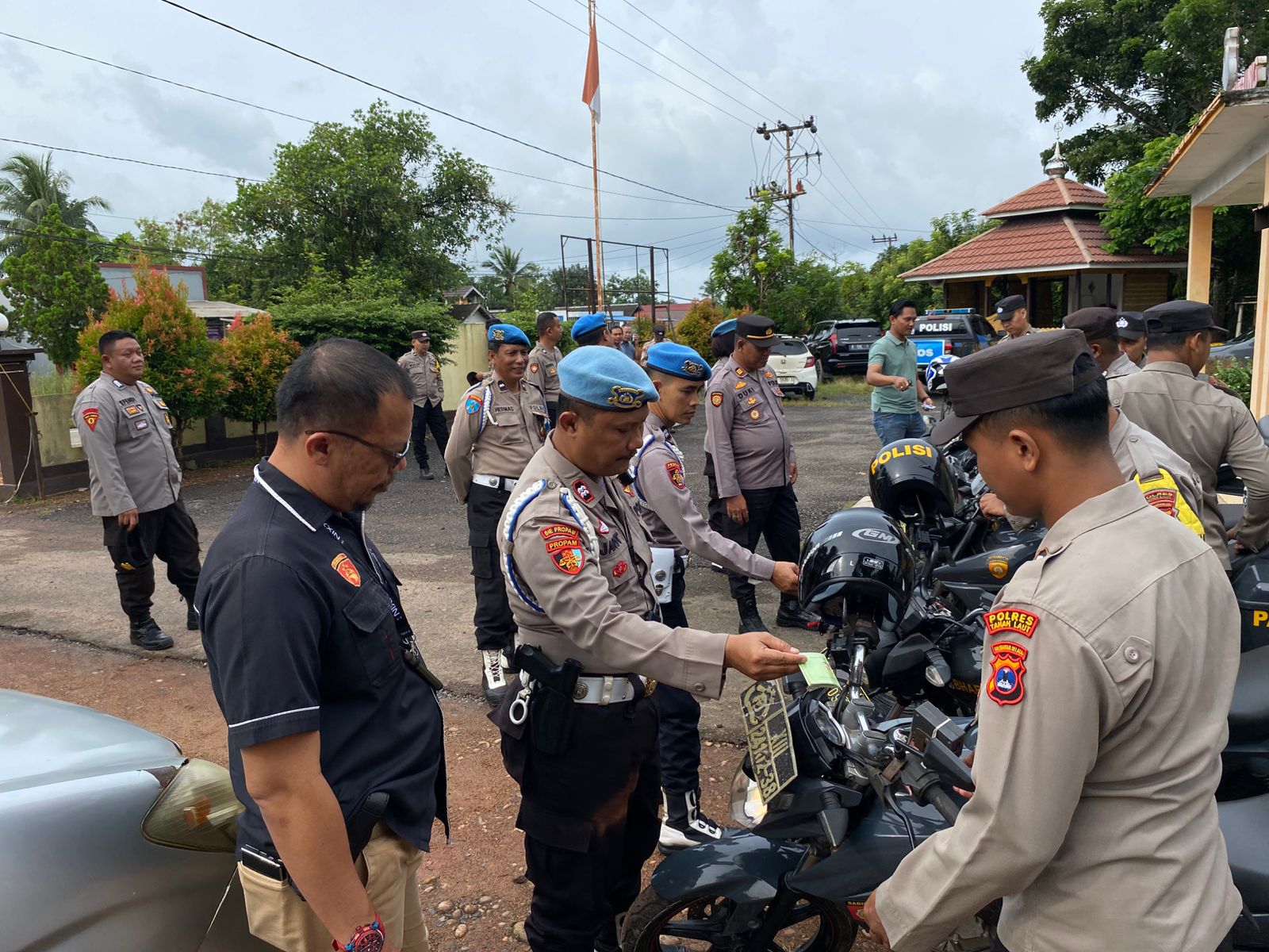 Uji Kepatuhan Personel, Sipropam Polres Tanah Laut Sisir Kedisiplinan di Polsek Panyipatan dan Takisung
