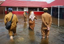 Wabup HST Tinjau Sekolah dan Permukiman Warga Terdampak Banjir di Labuan Amas Utara