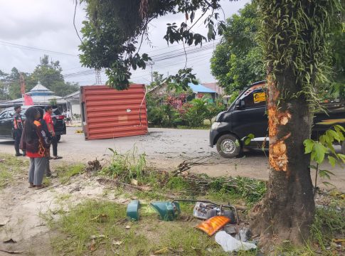 Trailer Rebah di Jalan PM Noor Banjarbaru, Sopir Tak Bawa KIR, Lalu Lintas Sempat Tersendat