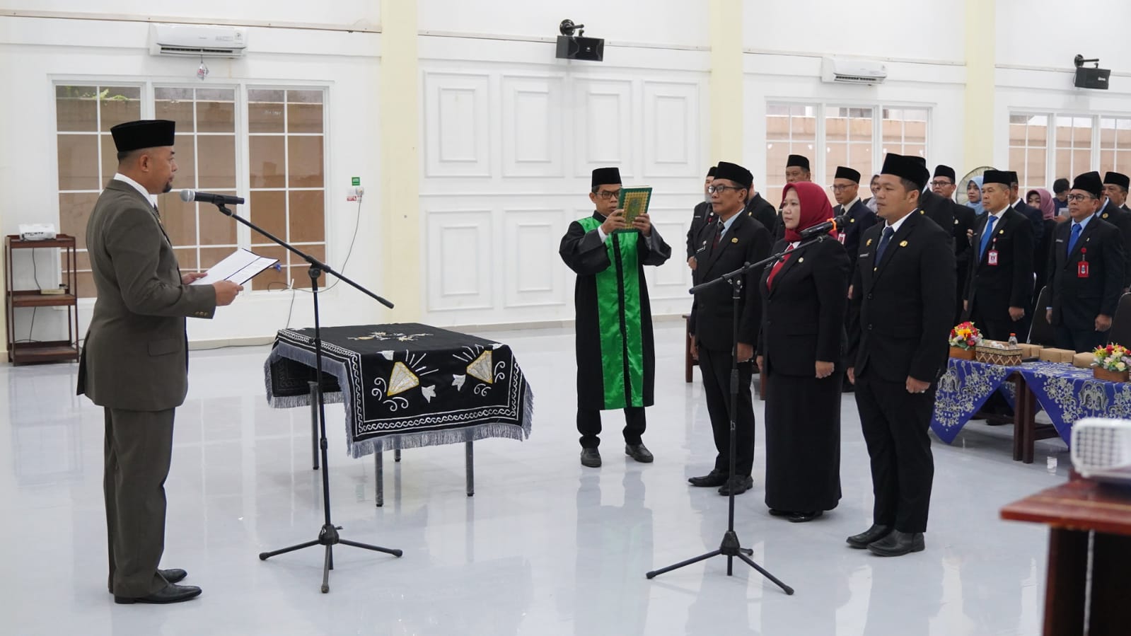 ekda Banjar, H. Yudi Andrea saat melantik