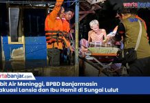 VIDEO - Debit Air Meninggi, BPBD Banjarmasin Evakuasi Lansia dan Ibu Hamil di Sungai Lulut