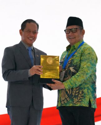 HST Masuk 22 Kabupaten Terpilih, Bupati Samsul Rizal Terima Sertifikat Kabupaten Menuju Bersih