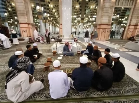 Pengelola Masjid Nabawi Buka Kelas Belajar Alquran dan Islam Gratis untuk Jemaah Mancanegara