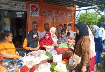 Launching Program Nasional Pasar Tani, PKS Tabalong Gelar Pasar Murah di Depan Kantor DPD