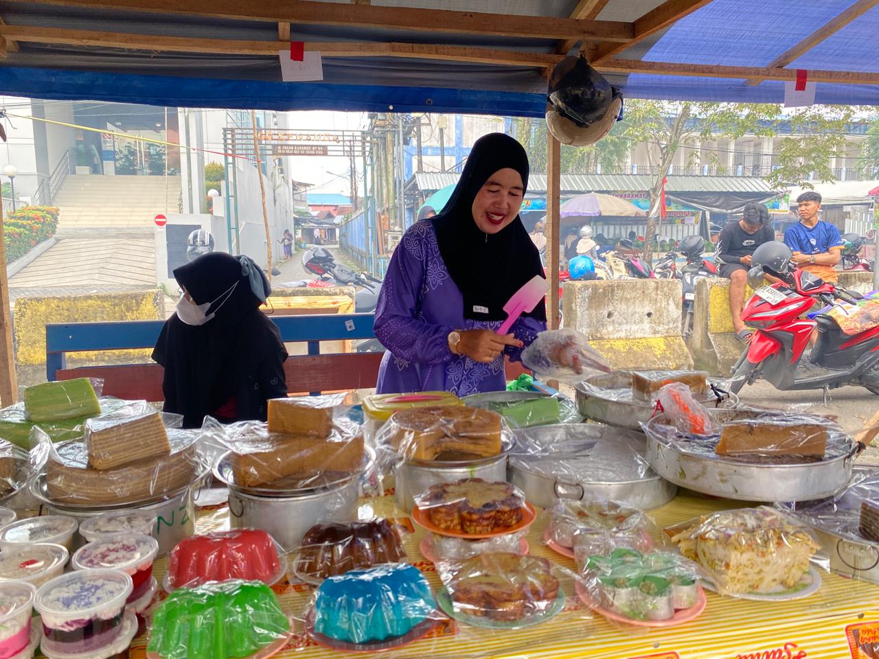 Saniah pemilih warung mama puput