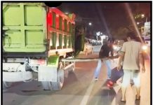 Heboh di Simpang 4 Gatot! Ular 3 Meter Nyangkut di Bak Truk, Warga Tarik Tubuh Piton Sekuat Tenaga