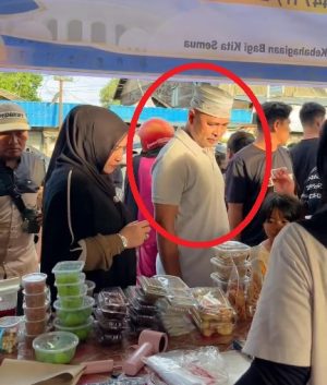 Wakil Bupati Tanah Bumbu Belanja Takjil di Pasar Wadai untuk Dibagikan ke Warga