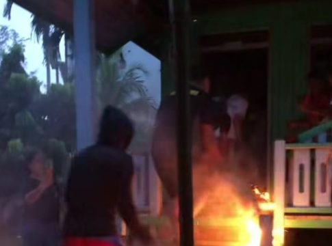 Viral Video Suku Dayak Tamuan Lepas Arwah Pakai Ritual Adat Puar Kambe di Kapuas
