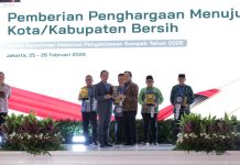 Gubernur Kalsel H. Muhidin Raih Penghargaan Nasional Pembina Terbaik Pengelolaan Sampah 2026