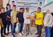 YN’S Center dan Hasnur Group Kembali Berbagi, Serahkan Ratusan Paket Ramadan untuk PWI Kalsel