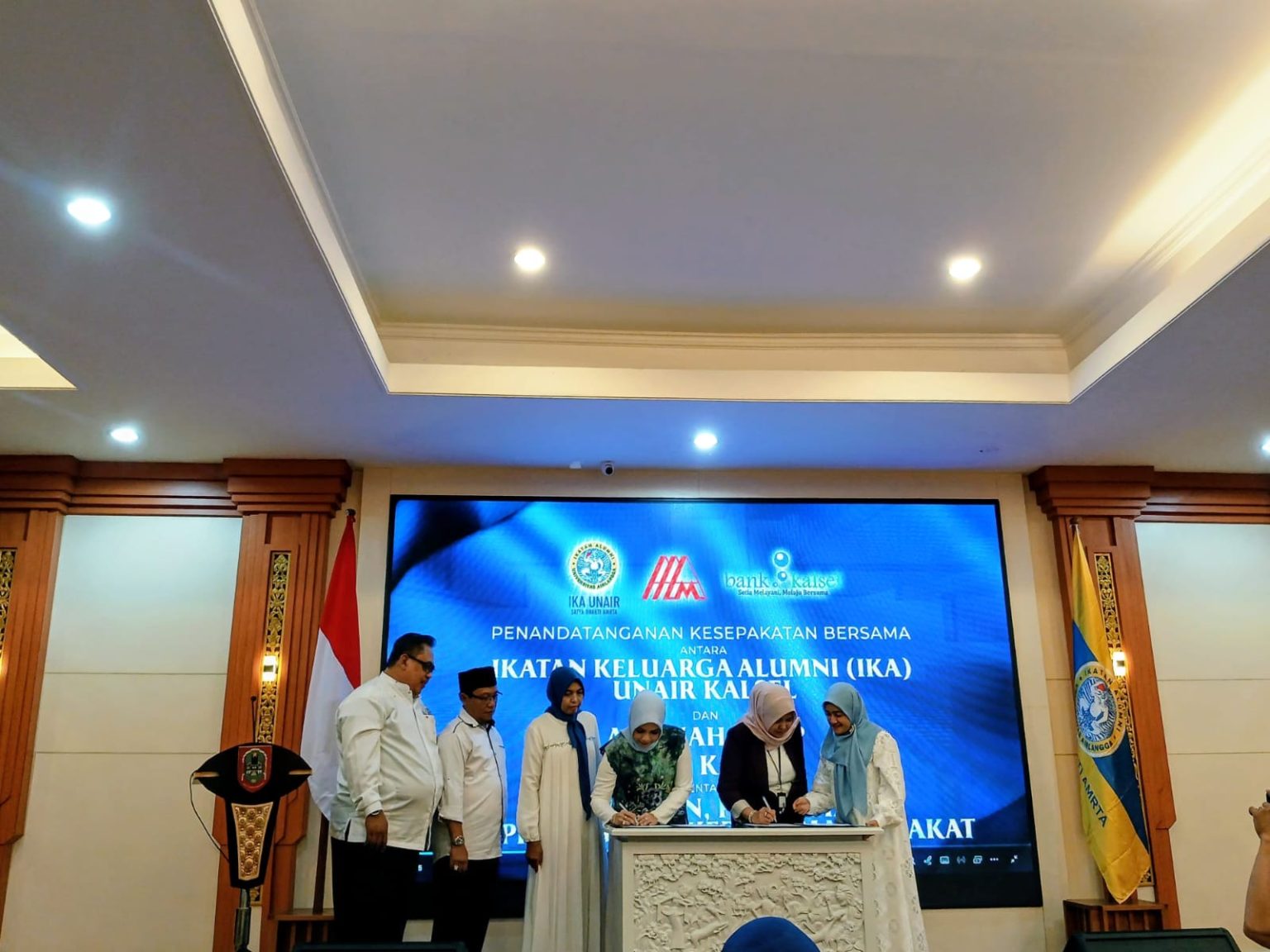 Buka Kolaborasi, Pemprov Kalsel Sambut Penandatangan IKA UNAIR Kalsel dengan Bank Kalsel dan Amanah Group